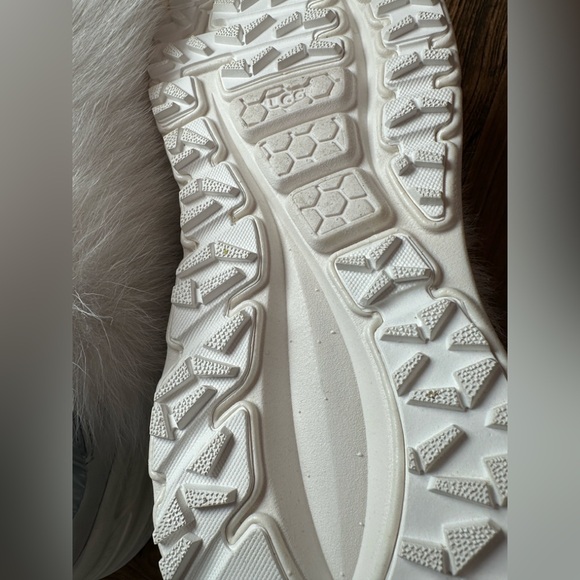UGG Women's Fluffy White and light blue Slippers(missing fur on one of the pair) - Picture 12 of 13